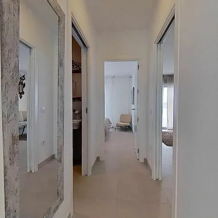Precioso Atico En Edificio Nuevo Juzgado شقة *